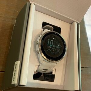Garmin Smartwatch in White and Black
